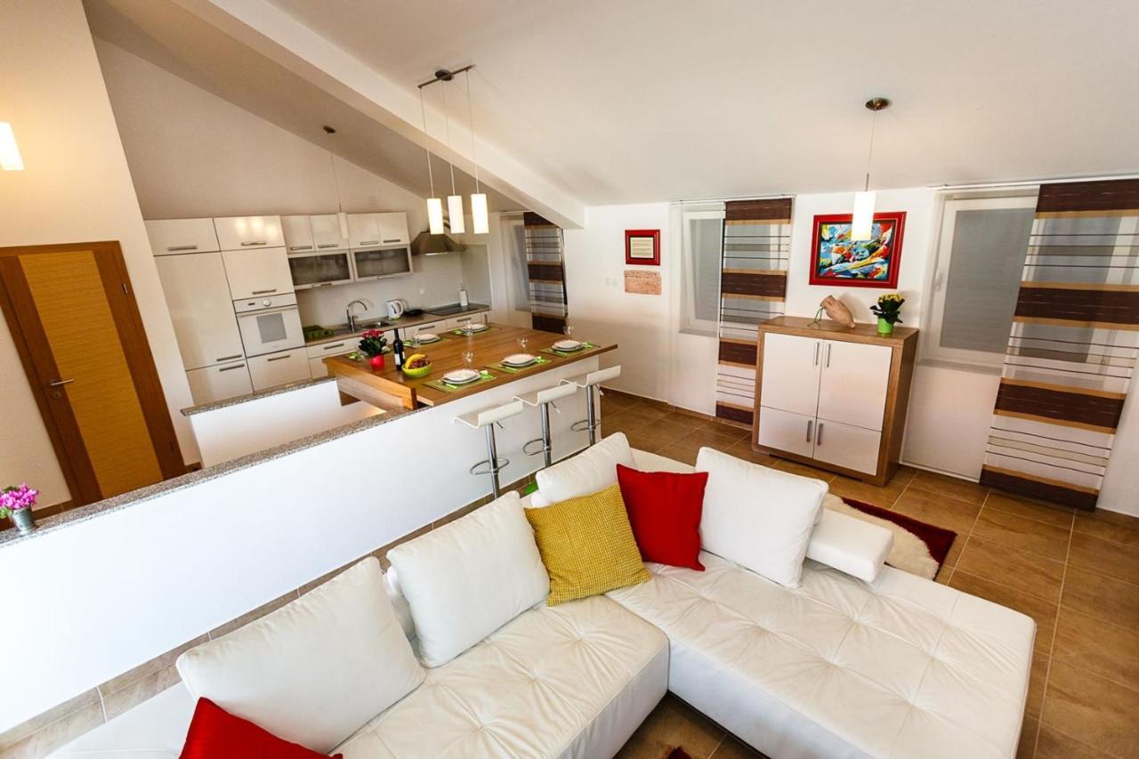 Apartment Adria 3 Malinska Kültér fotó