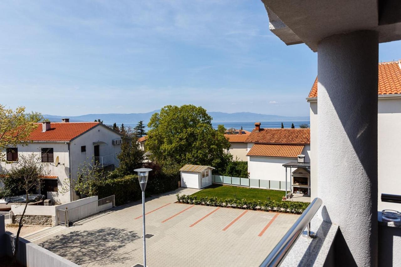 Apartment Adria 3 Malinska Kültér fotó