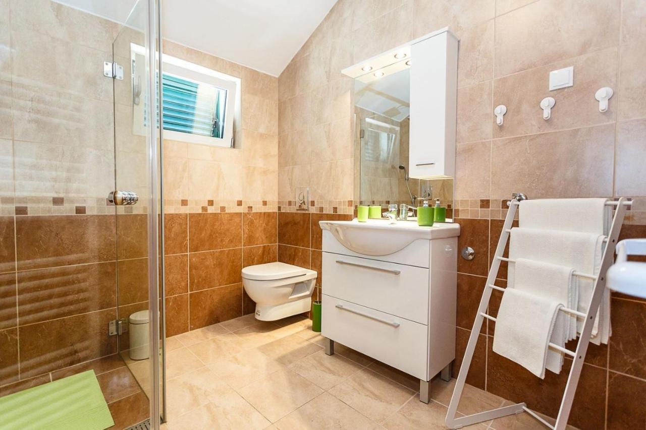 Apartment Adria 3 Malinska Kültér fotó